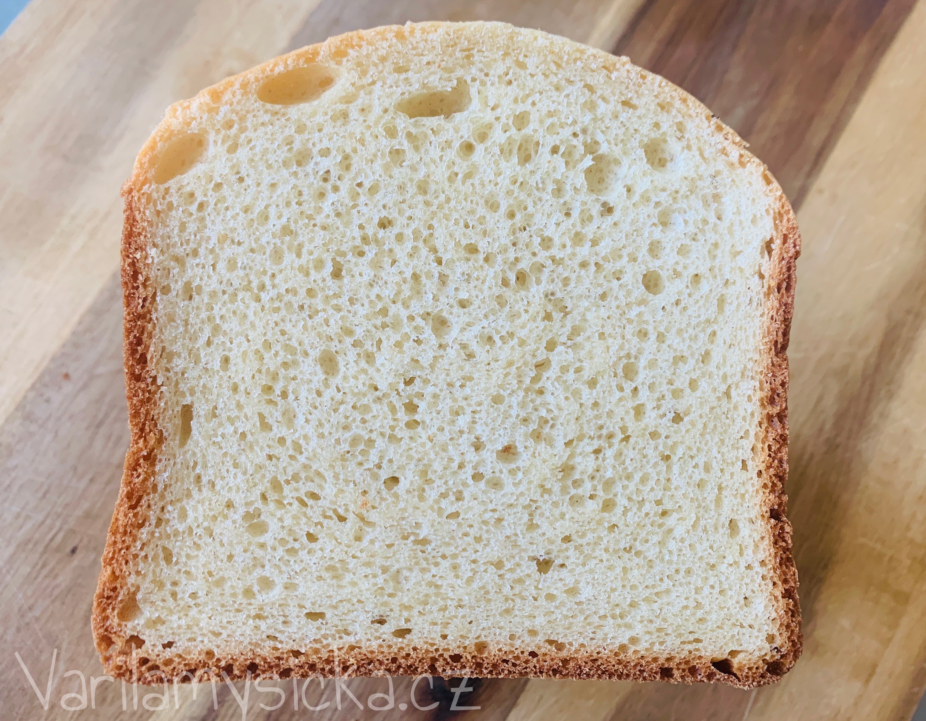 Bílý toustový chléb z domácí pekárny